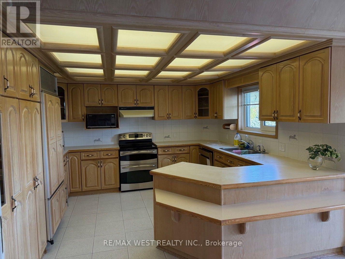 10 Norris Place, Toronto, Ontario  M9M 1K6 - Photo 10 - W13618636