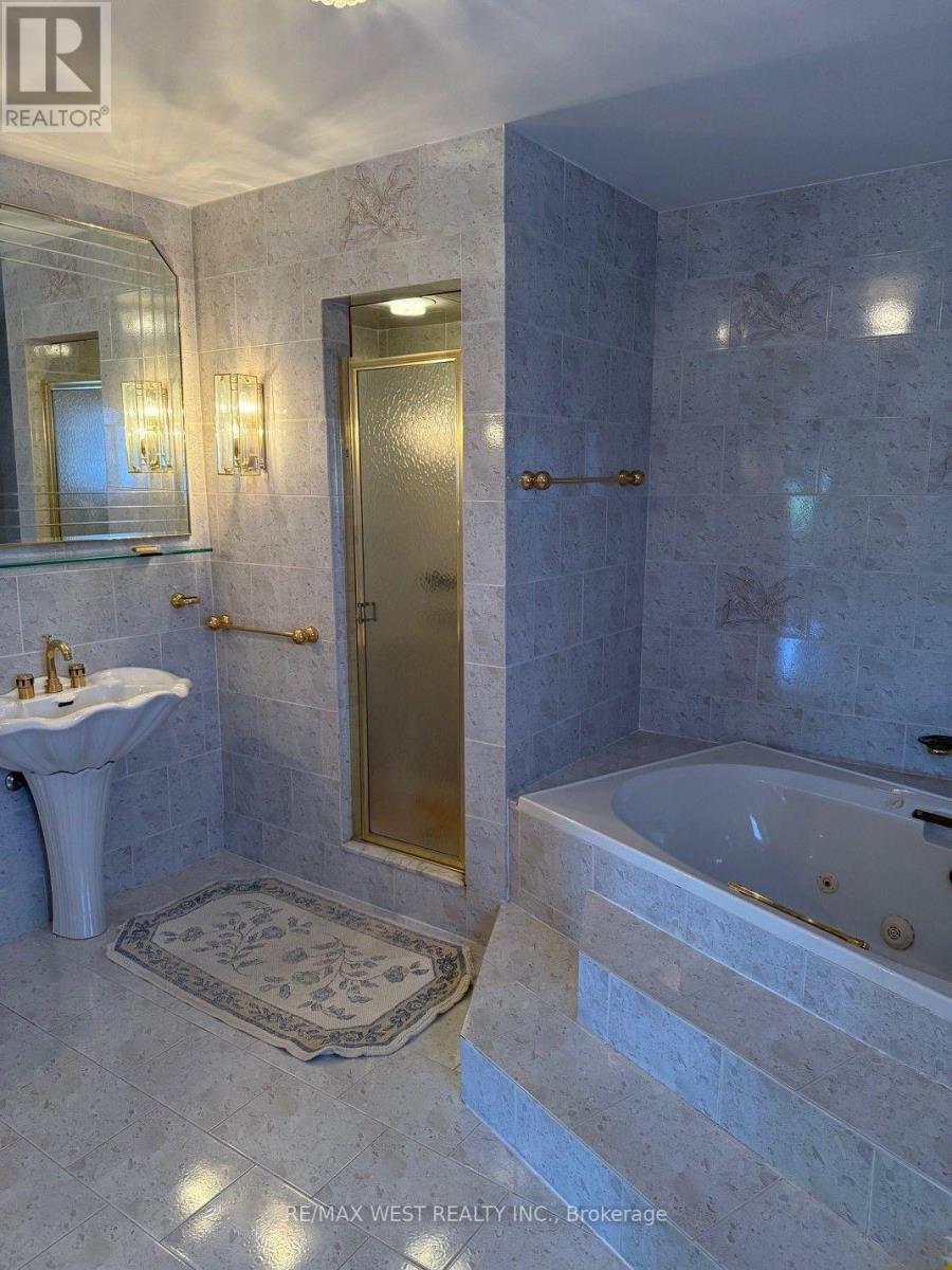 10 Norris Place, Toronto, Ontario  M9M 1K6 - Photo 16 - W13618636