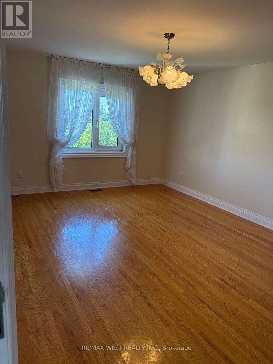 10 Norris Place, Toronto, Ontario  M9M 1K6 - Photo 17 - W13618636