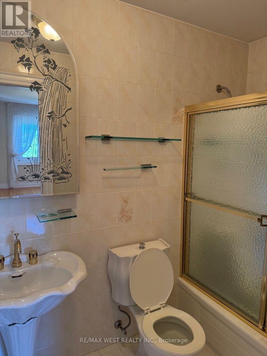 10 Norris Place, Toronto, Ontario  M9M 1K6 - Photo 18 - W13618636