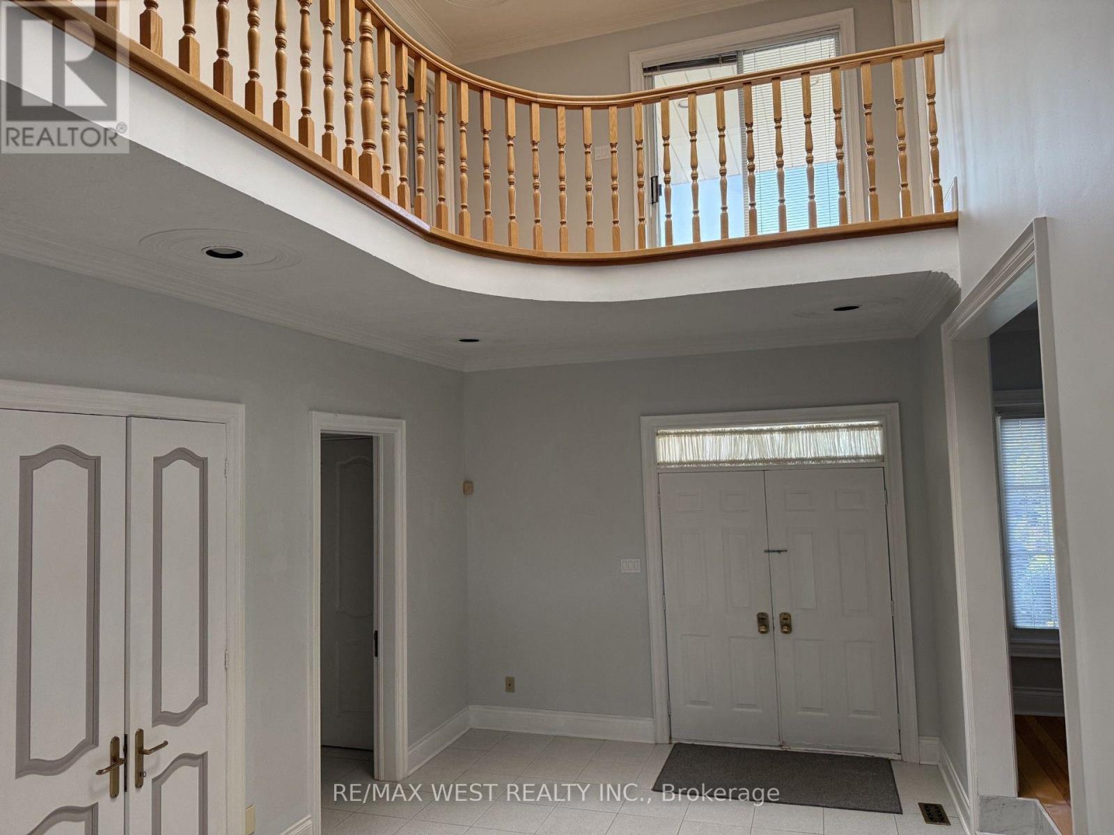 10 Norris Place, Toronto, Ontario  M9M 1K6 - Photo 3 - W13618636