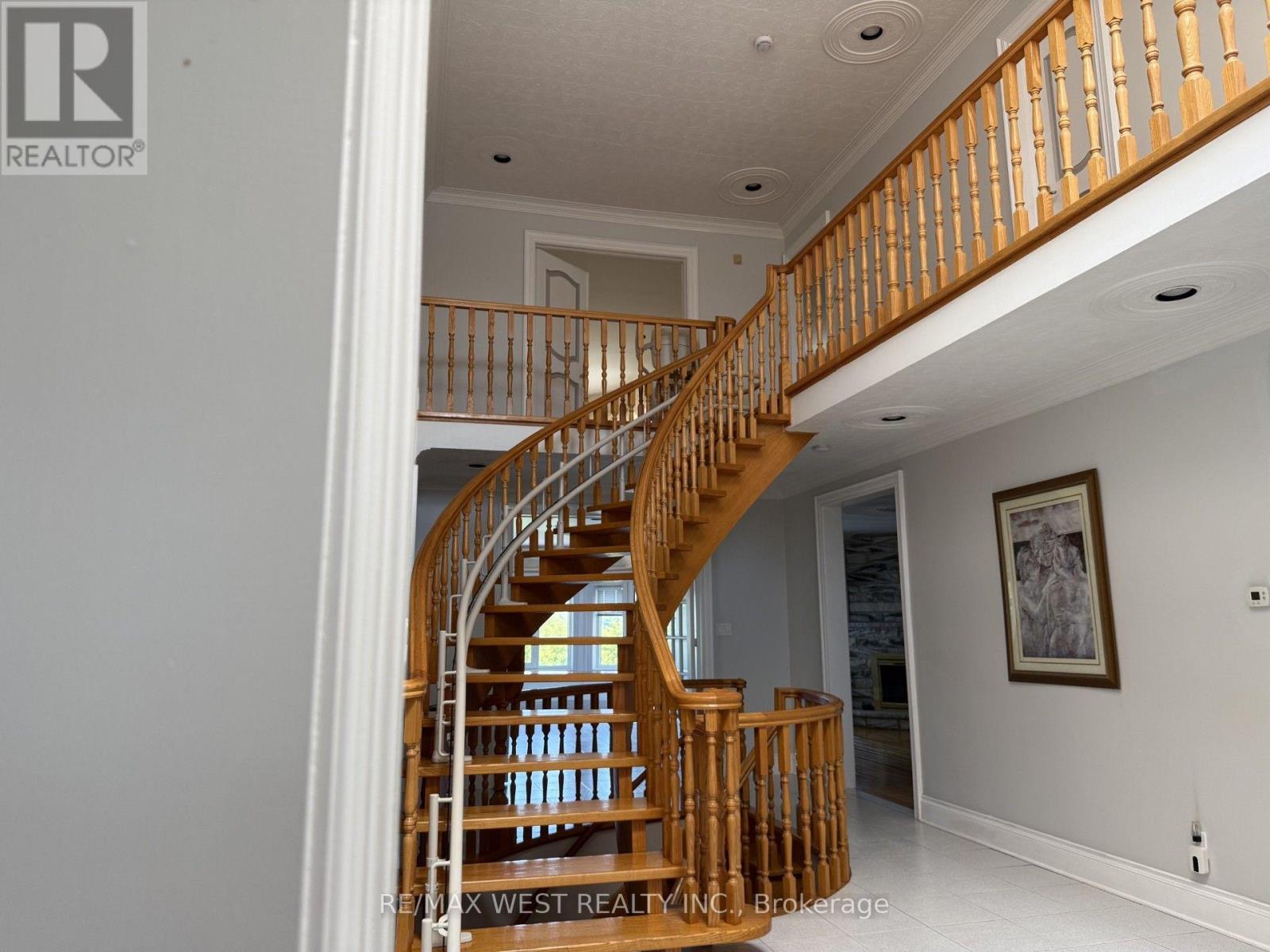 10 Norris Place, Toronto, Ontario  M9M 1K6 - Photo 4 - W13618636
