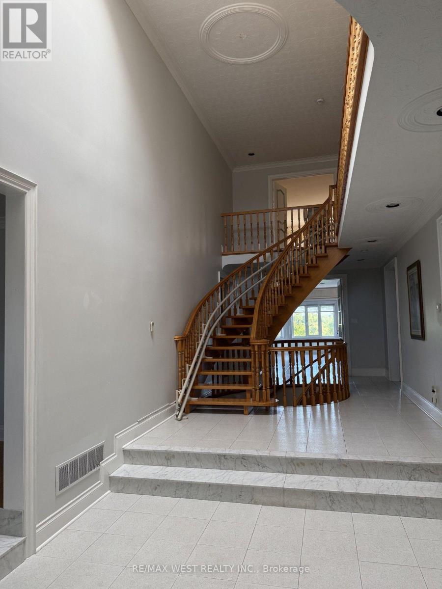 10 Norris Place, Toronto, Ontario  M9M 1K6 - Photo 7 - W13618636