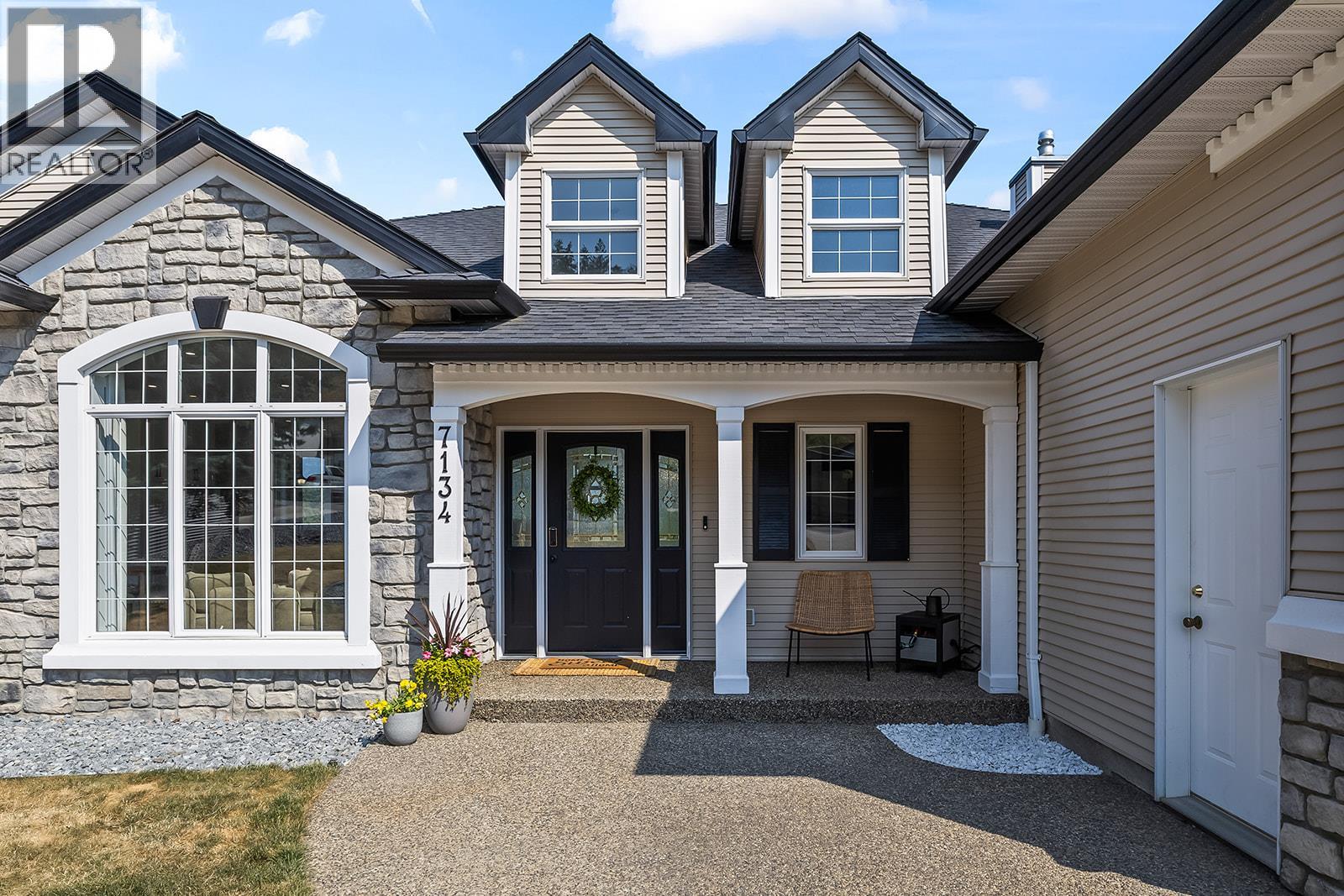 7134 Nakiska Drive, Vernon, British Columbia  V1B 3M5 - Photo 2 - 10395621