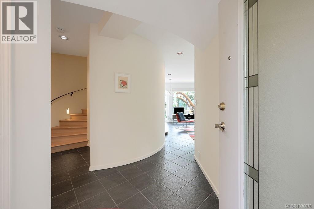 317 Bessborough Close, View Royal, British Columbia  V9B 3M3 - Photo 6 - 1036070