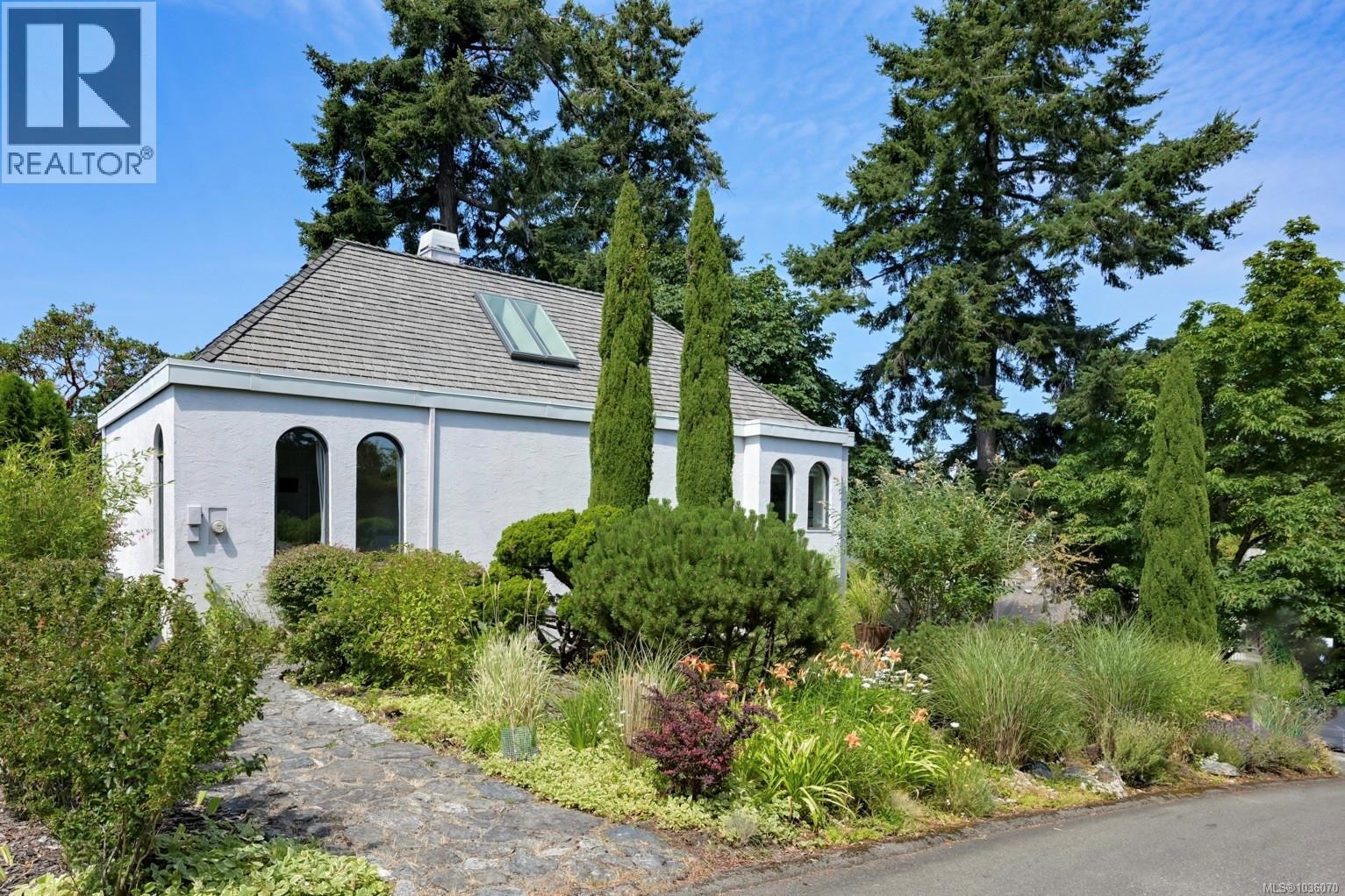 317 Bessborough Close, View Royal, British Columbia  V9B 3M3 - Photo 2 - 1036070