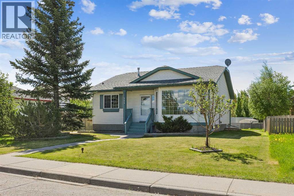 121 Quigley Drive, Cochrane, Alberta  T4C 1R1 - Photo 3 - A2317758