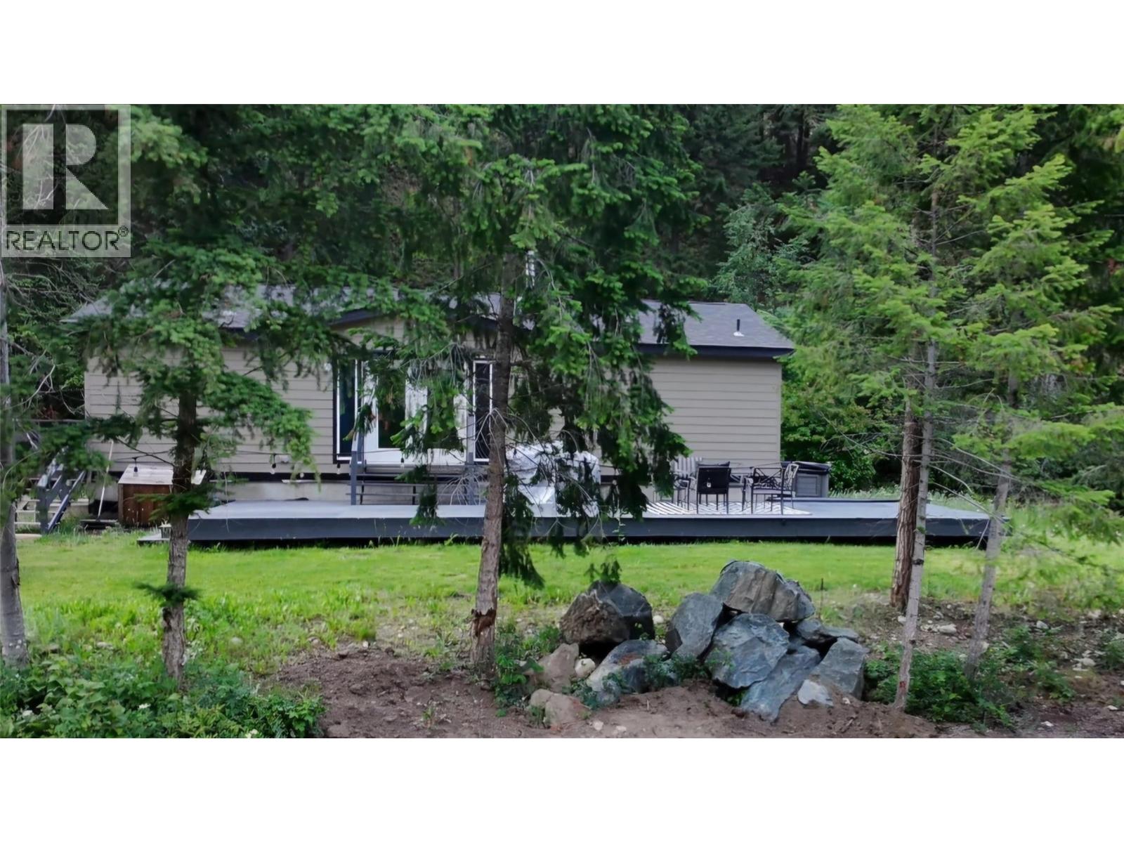2385 Eva Road, Lee Creek, British Columbia
