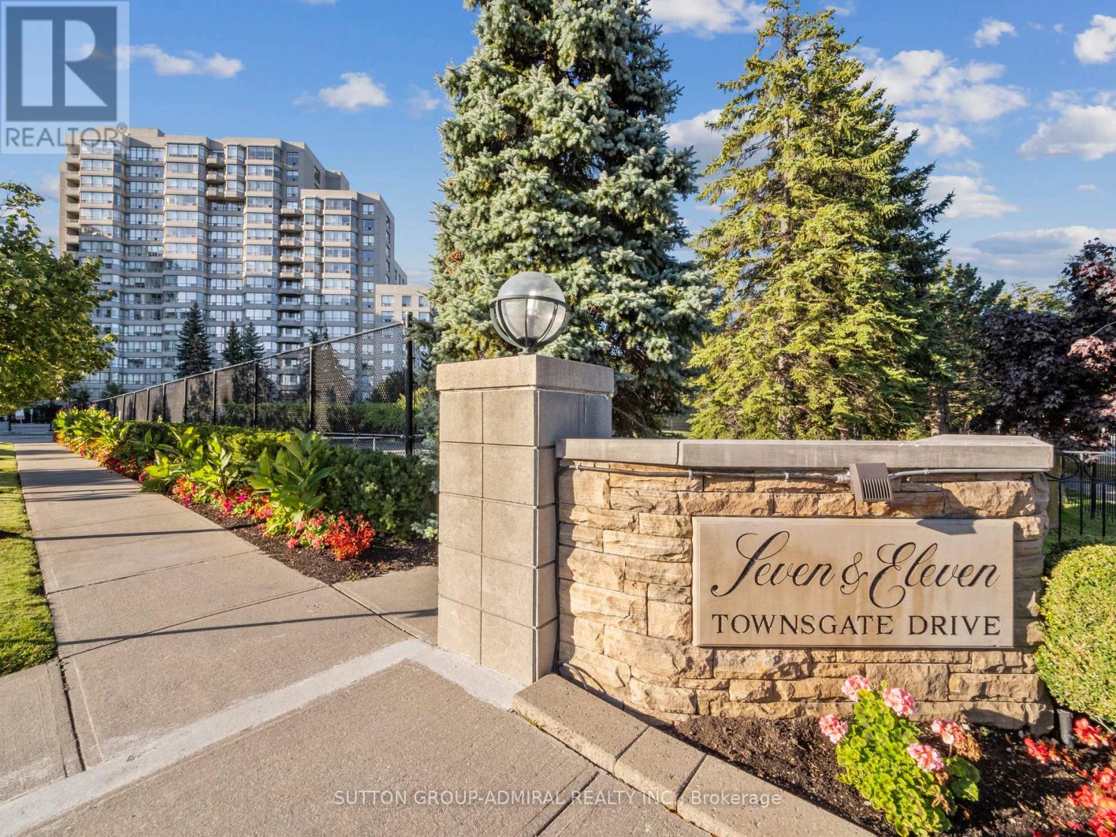 604 - 7 Townsgate Drive, Vaughan, Ontario  L4J 7Z9 - Photo 2 - N13618746