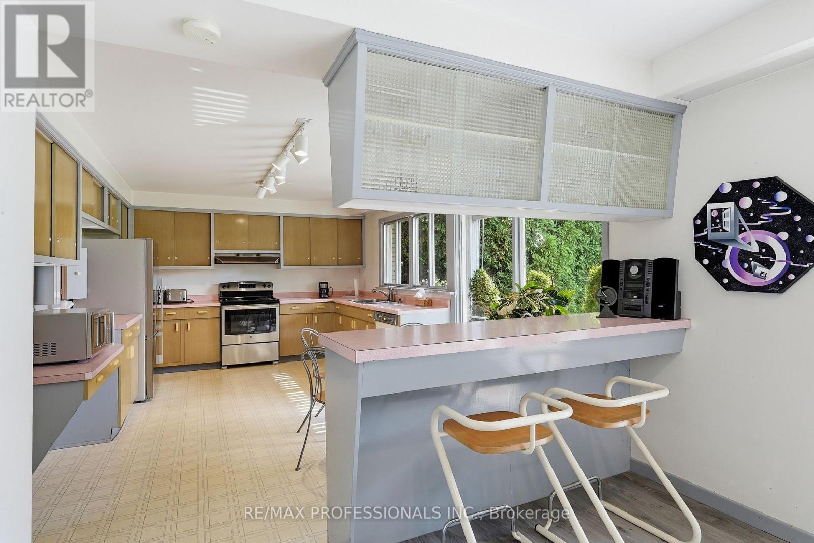 189 Edenbridge Drive, Toronto, Ontario  M9A 3G7 - Photo 10 - W13618726