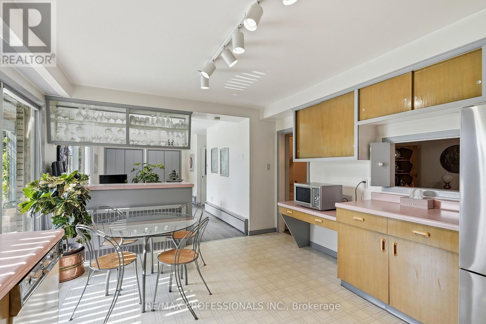 189 Edenbridge Drive, Toronto, Ontario  M9A 3G7 - Photo 13 - W13618726