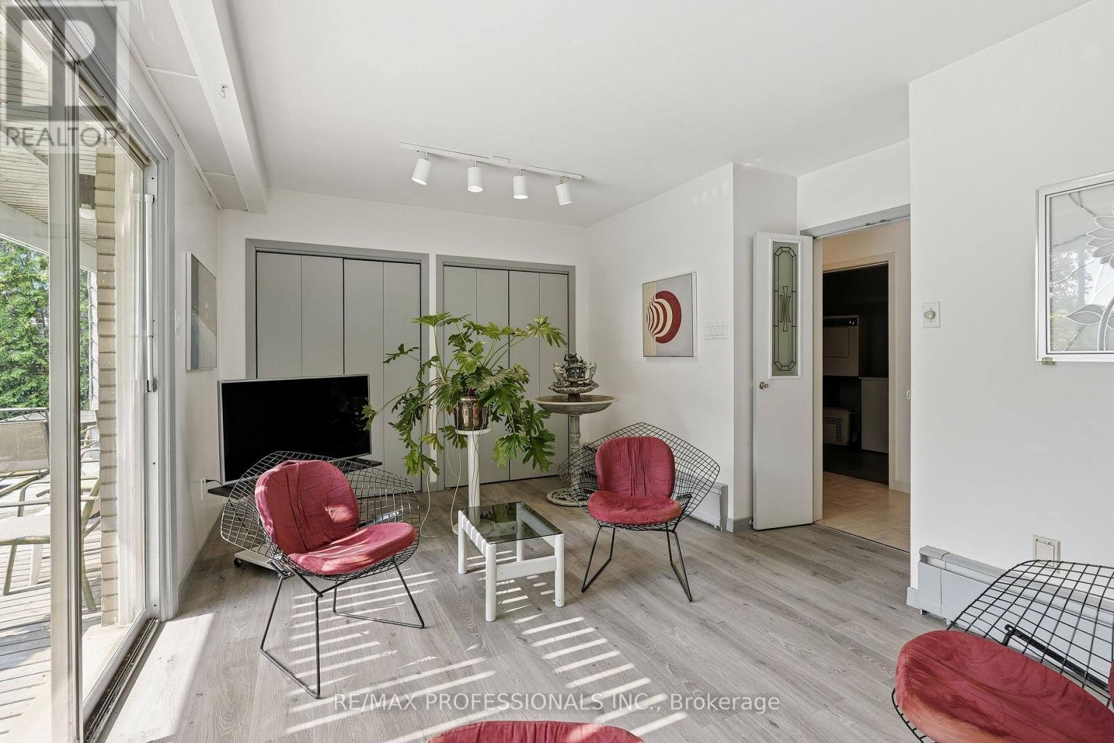 189 Edenbridge Drive, Toronto, Ontario  M9A 3G7 - Photo 16 - W13618726