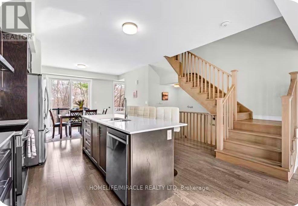 27 Folcroft Street, Brampton, Ontario  L6Y 6L3 - Photo 4 - W13618770