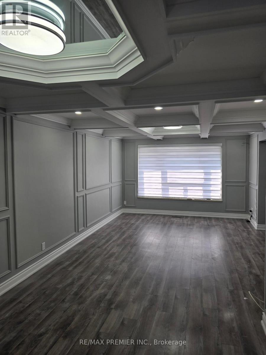 Main - 21 Elnathan Crescent, Toronto, Ontario  M9L 2G2 - Photo 4 - W13618814