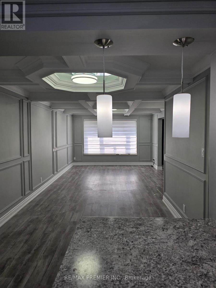 Main - 21 Elnathan Crescent, Toronto, Ontario  M9L 2G2 - Photo 5 - W13618814