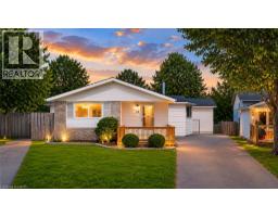 22 BLACKHORNE Crescent, Kitchener, Ontario