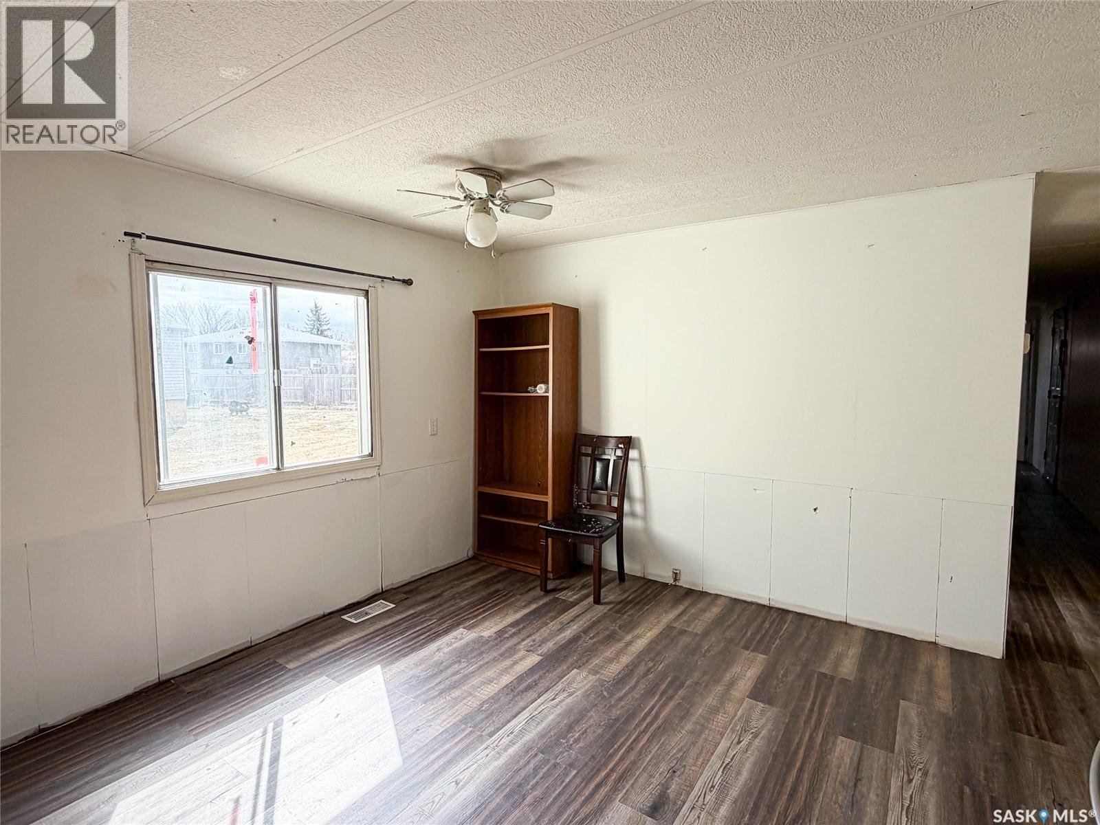 56 Clark Crescent, Meadow Lake, Saskatchewan  S9X 1C3 - Photo 5 - SK035313