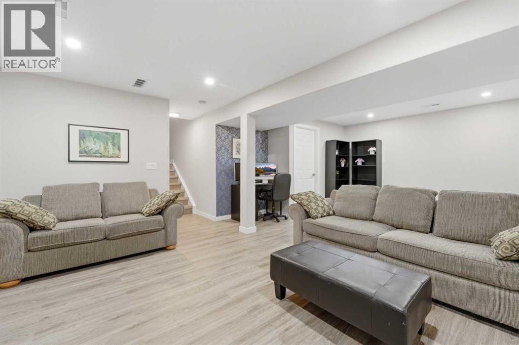 32 Beddington Rise NE, Calgary, Alberta  T3K 1N2 - Photo 17 - A2324226