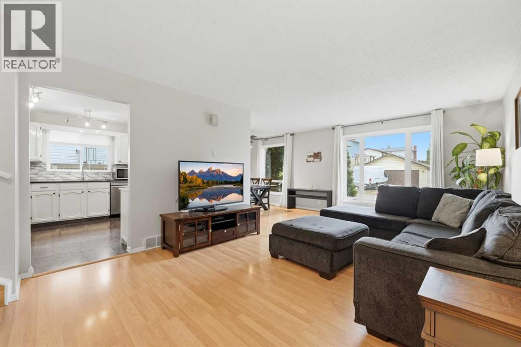 32 Beddington Rise NE, Calgary, Alberta  T3K 1N2 - Photo 2 - A2324226
