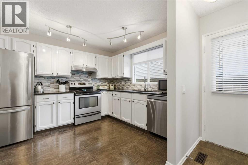 32 Beddington Rise NE, Calgary, Alberta  T3K 1N2 - Photo 5 - A2324226