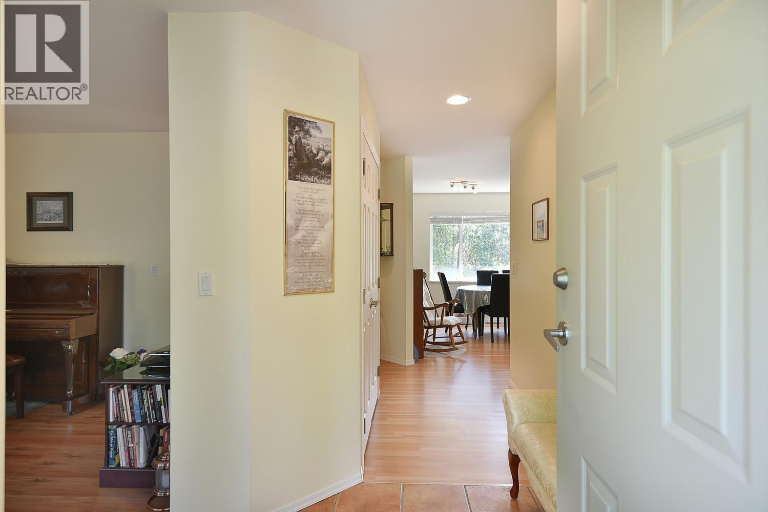 6317 Samron Road, Sechelt, British Columbia  V7Z 0N6 - Photo 22 - R3151058