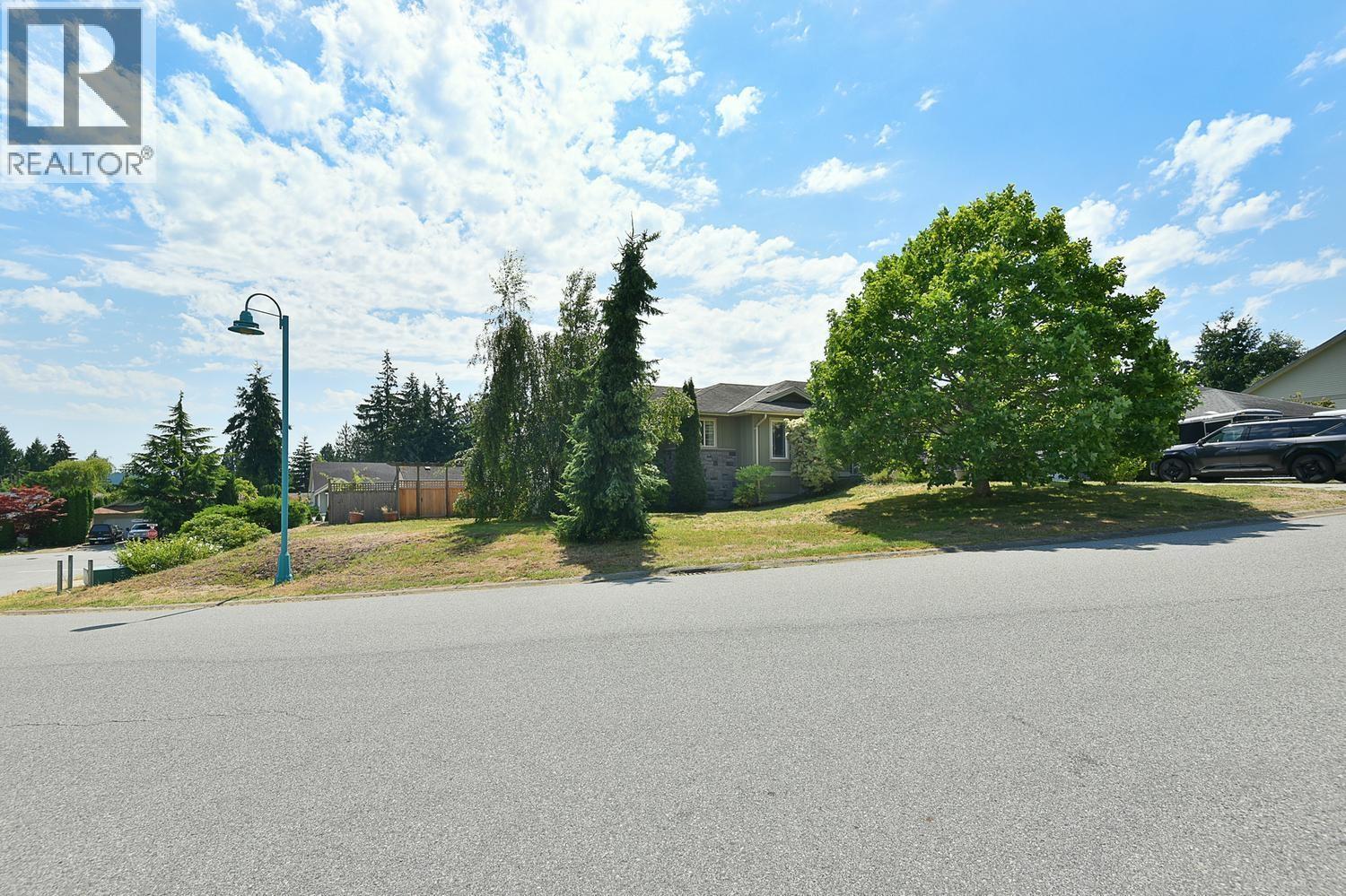 6317 Samron Road, Sechelt, British Columbia  V7Z 0N6 - Photo 24 - R3151058