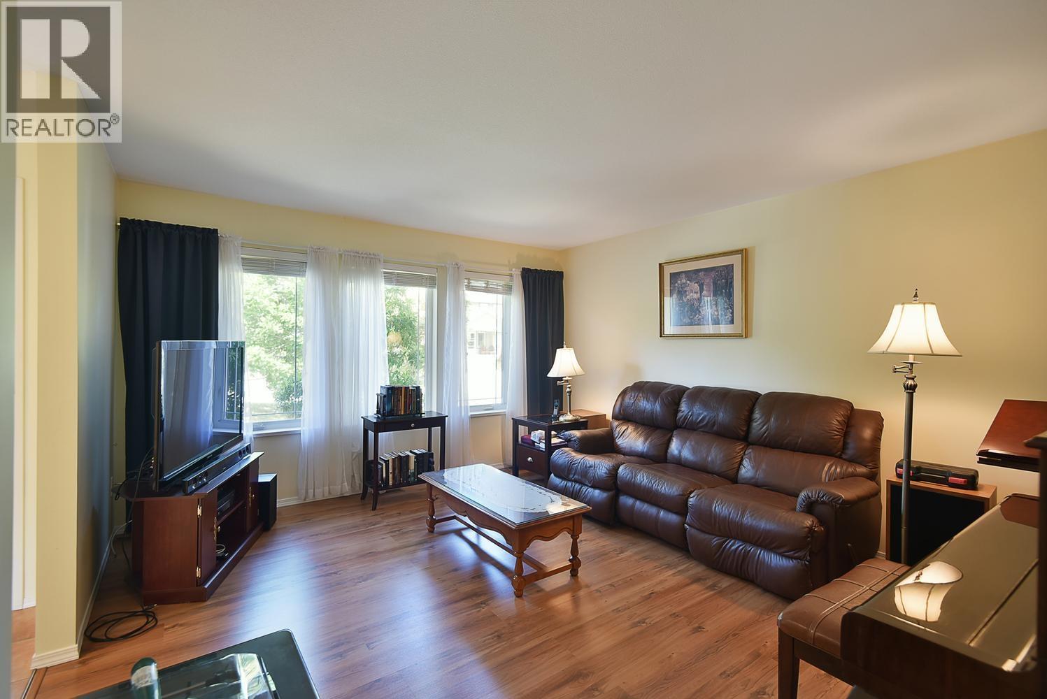 6317 Samron Road, Sechelt, British Columbia  V7Z 0N6 - Photo 3 - R3151058