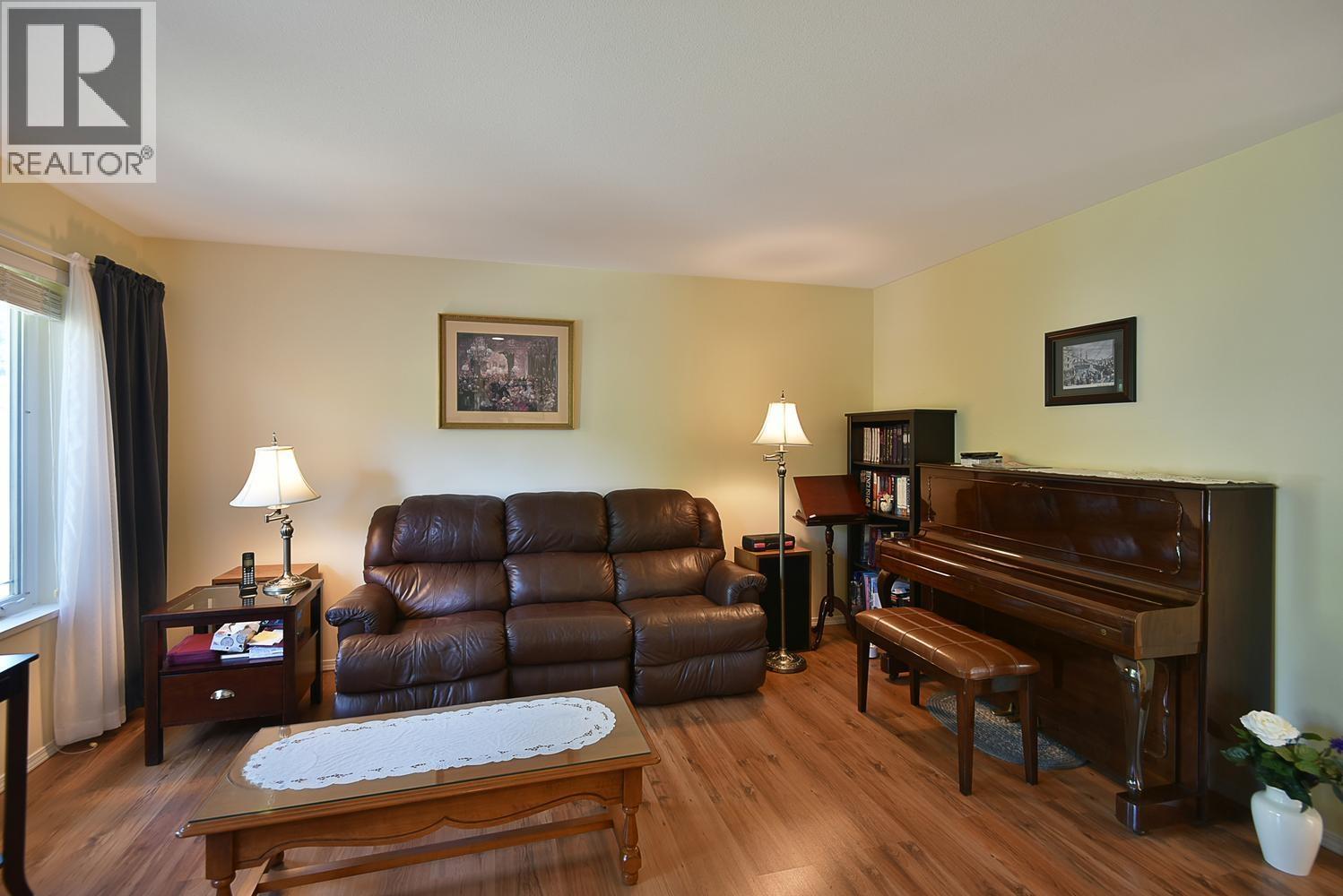 6317 Samron Road, Sechelt, British Columbia  V7Z 0N6 - Photo 4 - R3151058