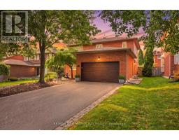 23 TWELVE OAKS DRIVE, Aurora, Ontario