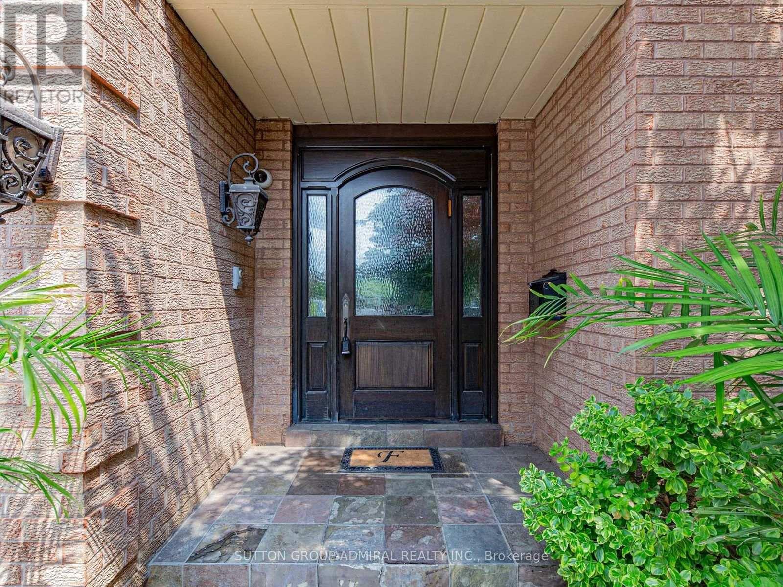 45 Miranda Court, Vaughan, Ontario  L4J 7W5 - Photo 2 - N13614032