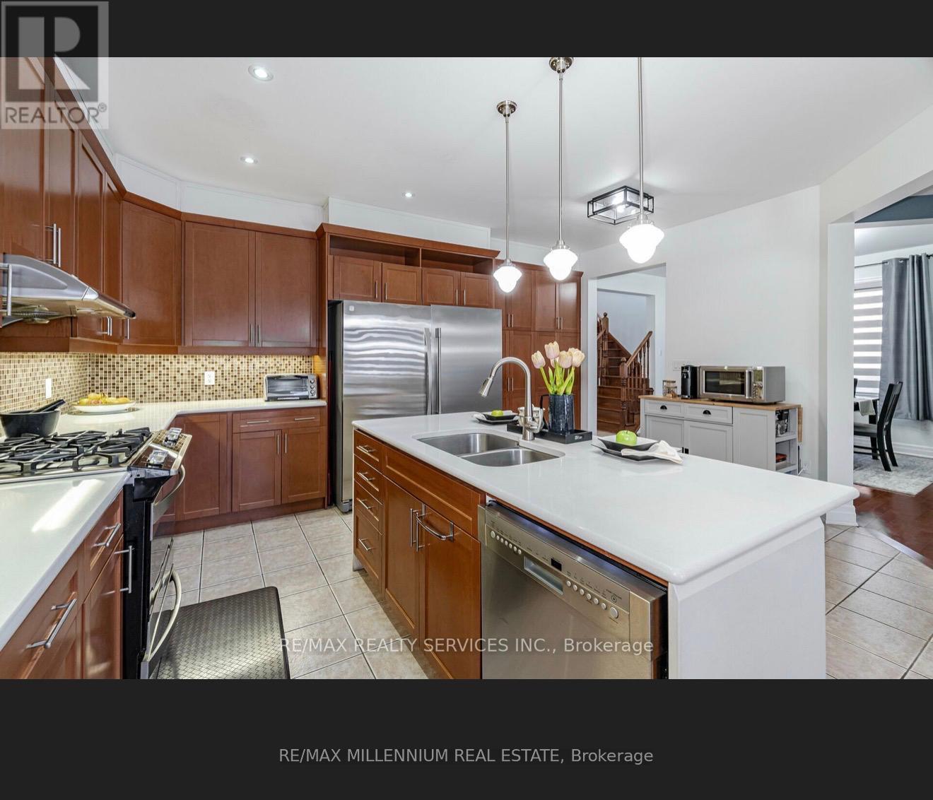 17 Haverty Trail, Brampton, Ontario  L7A 0S7 - Photo 4 - W13618870