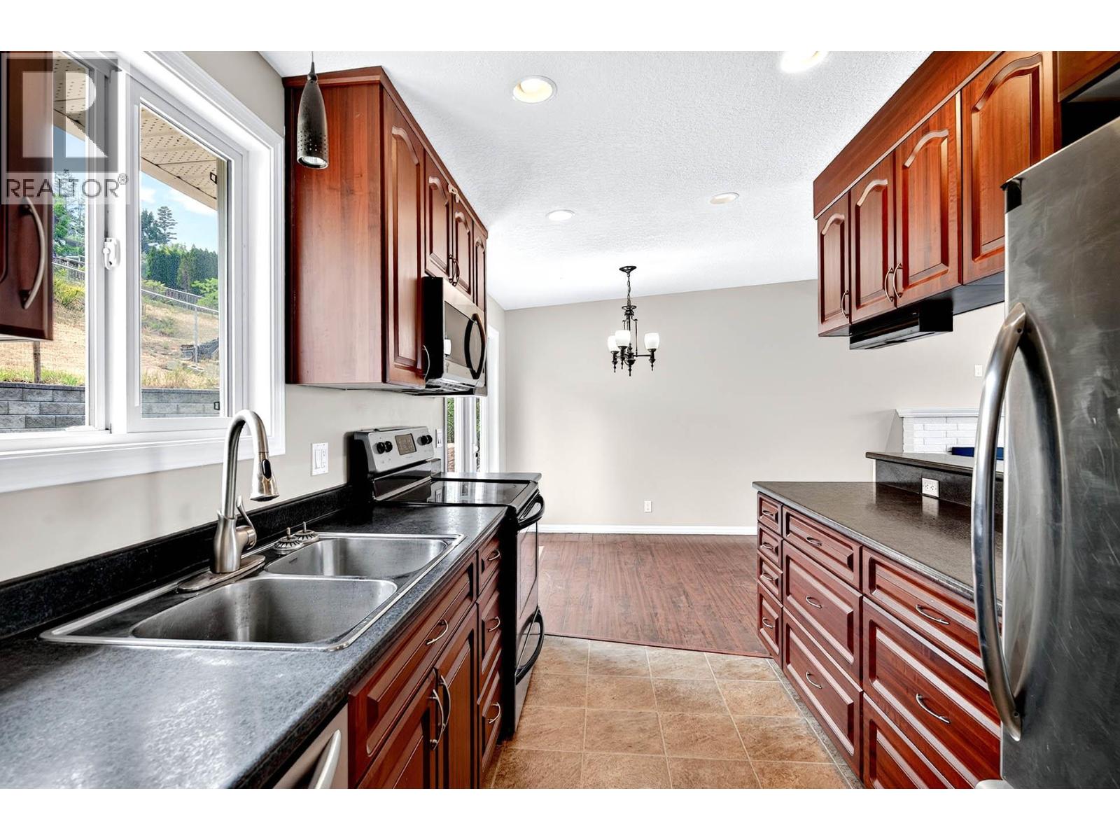 1233 Foxwood Lane, Kamloops, British Columbia  V2C 5E4 - Photo 10 - 10394156