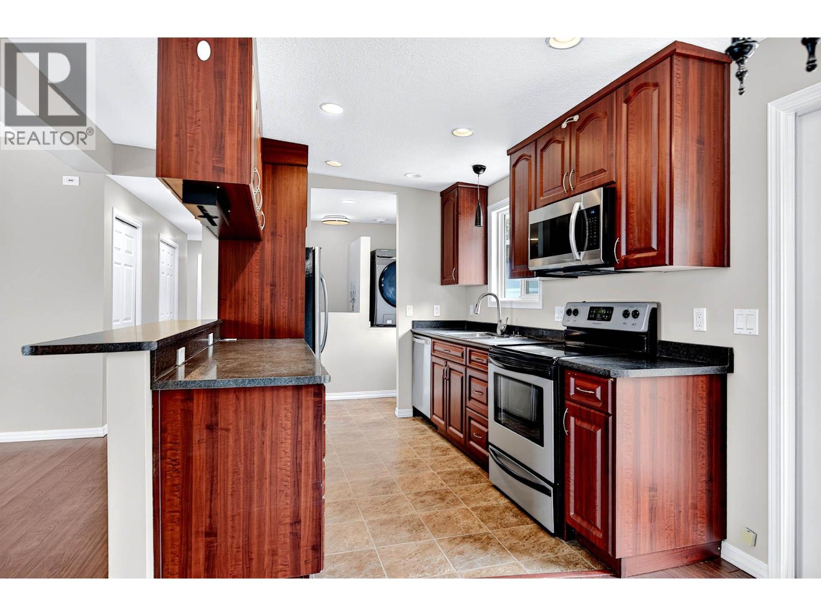 1233 Foxwood Lane, Kamloops, British Columbia  V2C 5E4 - Photo 9 - 10394156