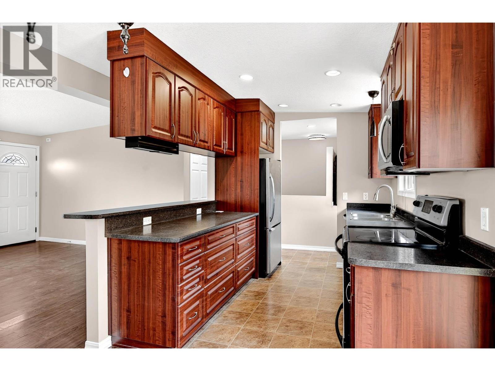 1233 Foxwood Lane, Kamloops, British Columbia  V2C 5E4 - Photo 11 - 10394156