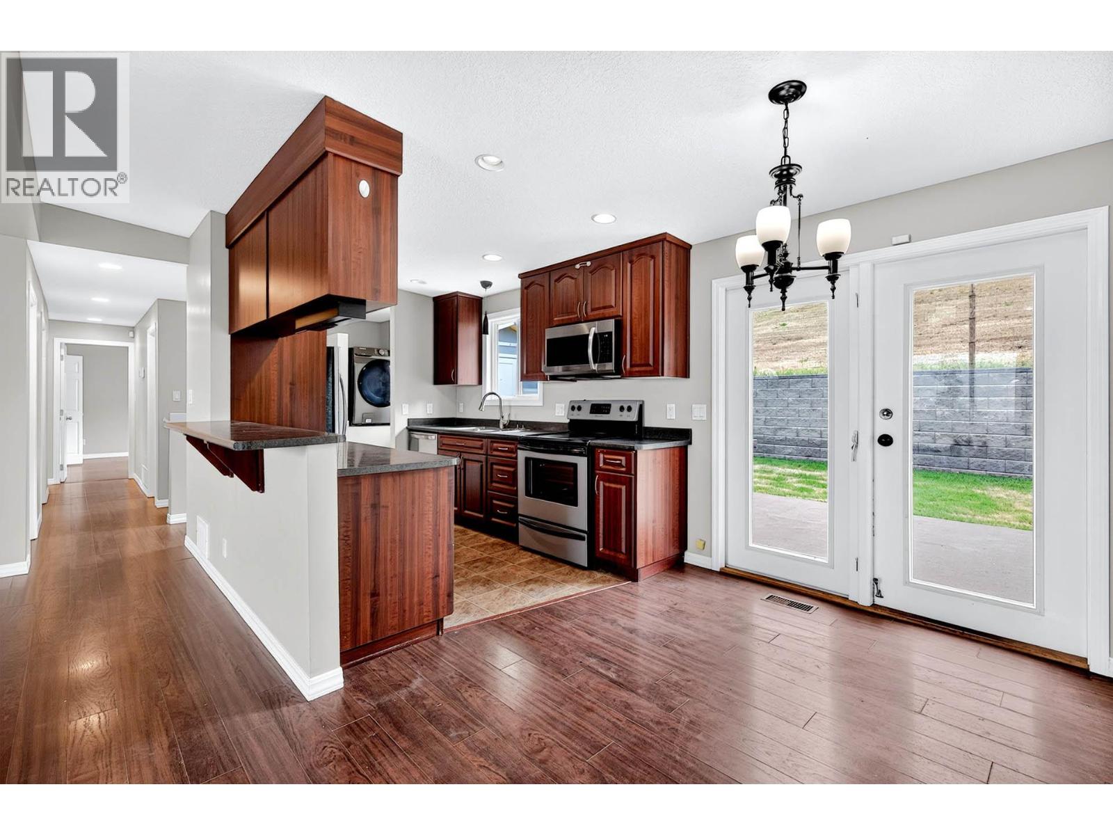 1233 Foxwood Lane, Kamloops, British Columbia  V2C 5E4 - Photo 8 - 10394156