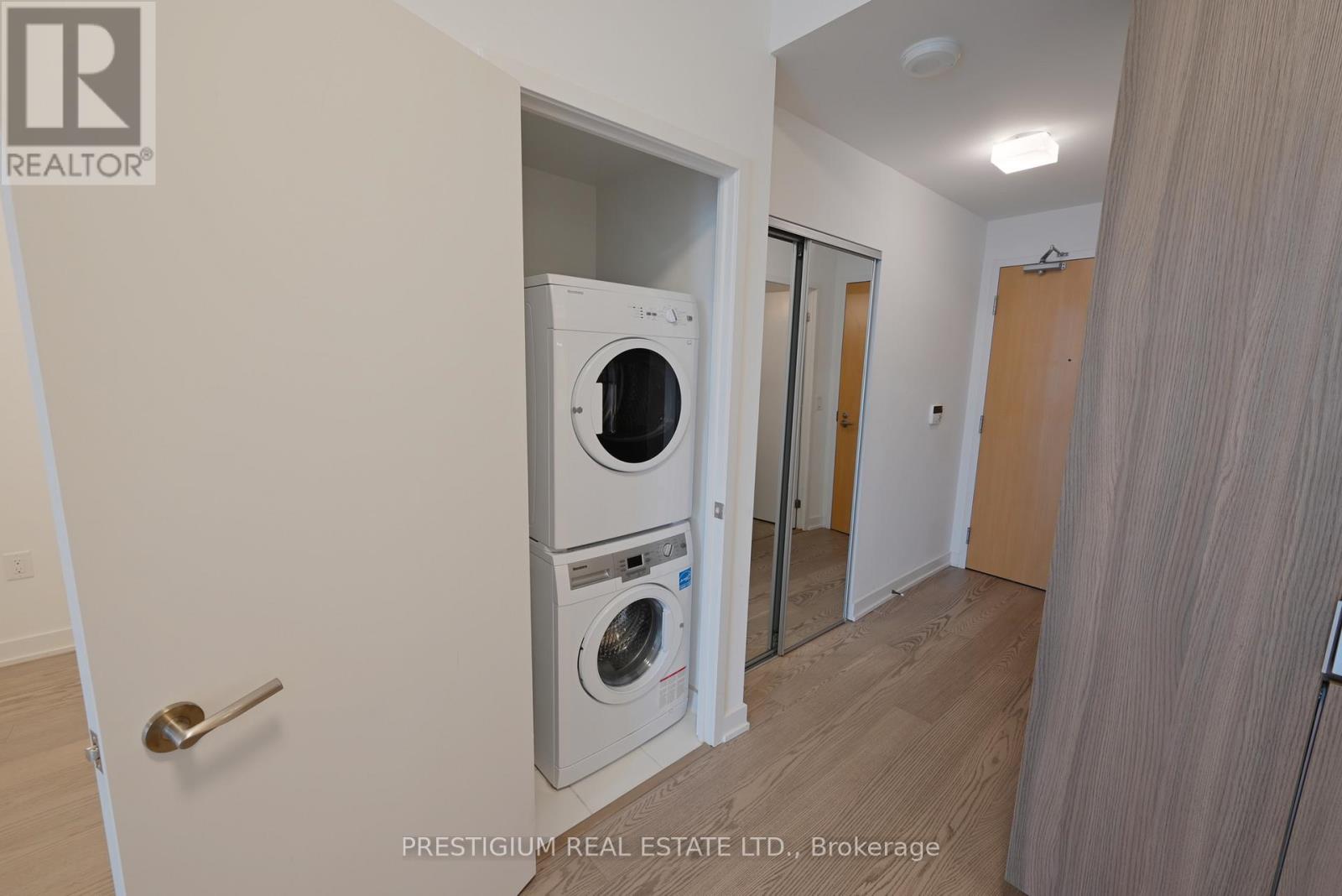 1804 - 11 Wellesley Street, Toronto, Ontario  M4Y 0G4 - Photo 4 - C13618934