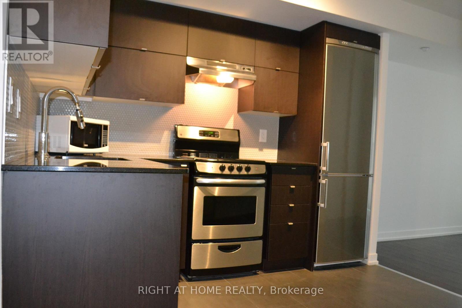207 - 170 Fort York Boulevard, Toronto, Ontario  M5V 0E6 - Photo 6 - C13618978