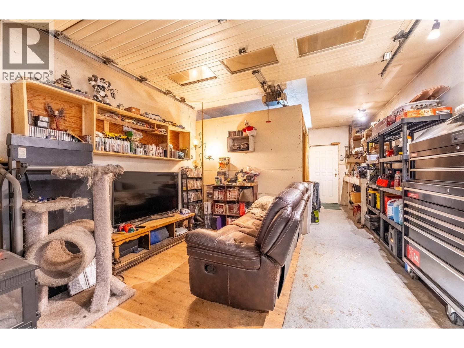 8281 Hwy 3a, Sirdar, British Columbia  V0B 2C0 - Photo 39 - 10385236