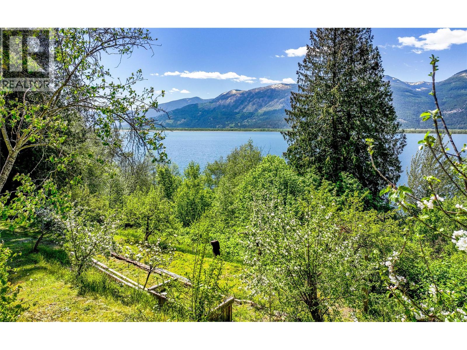 8281 Hwy 3a, Sirdar, British Columbia  V0B 2C0 - Photo 25 - 10385236