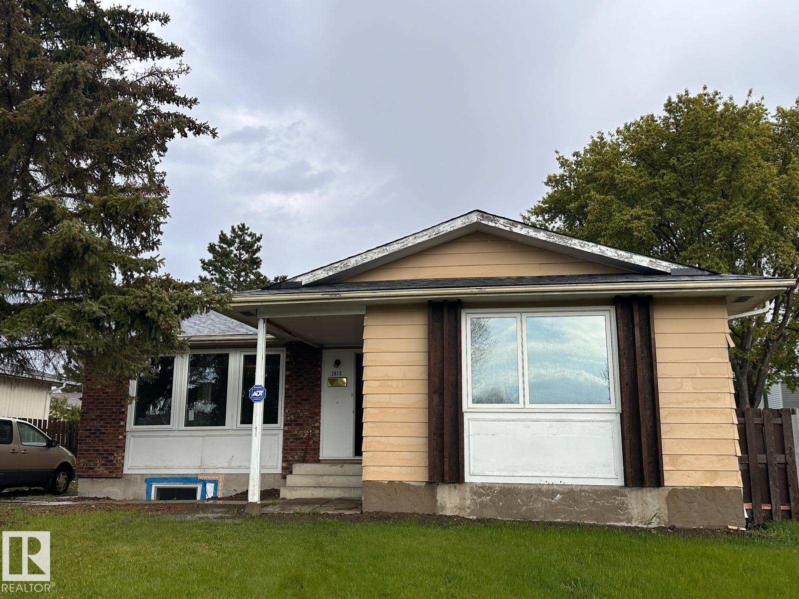 2613 105A ST NW, Edmonton, Alberta