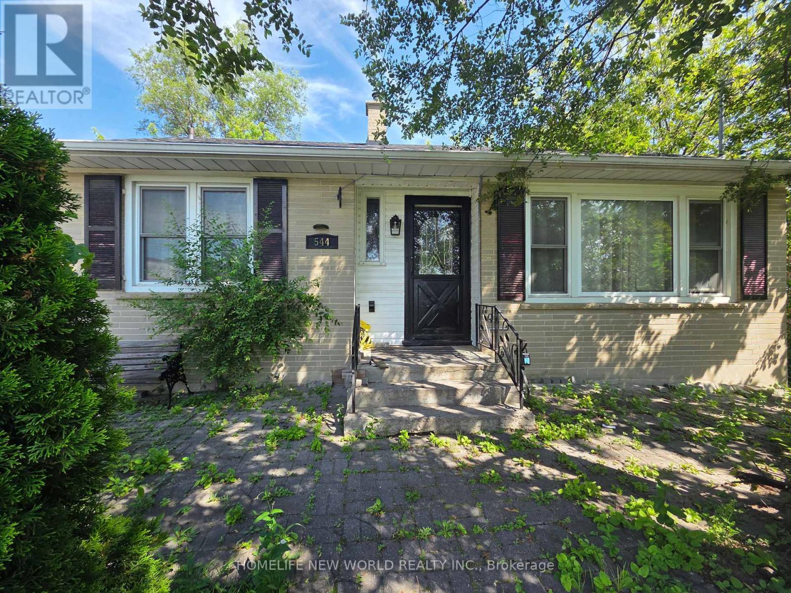 MAIN - 544 MARY STREET E, Whitby, Ontario