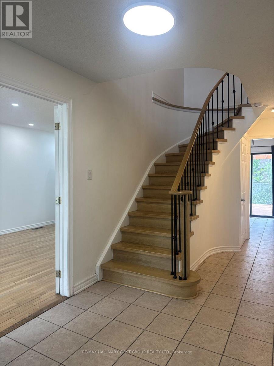 6 Carruthers Crescent, Barrie, Ontario L4M 6A5 - Photo 4 - S13615078
