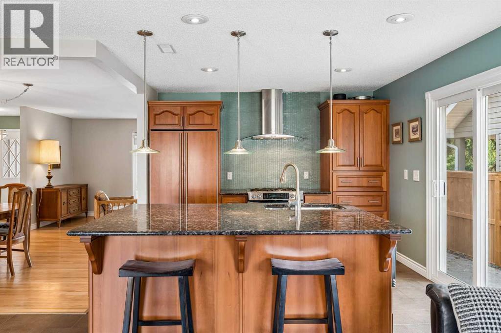 856 Lake Twintree Crescent SE, Calgary, Alberta  T2J 2W3 - Photo 14 - A2325727