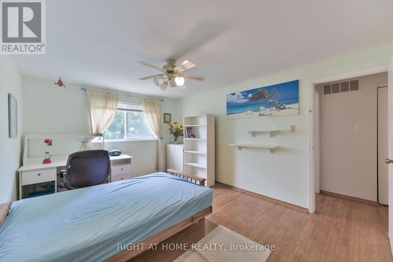1728 Pickmere Court, Mississauga (Applewood), Ontario  L4X 1Z4 - Photo 10 - W13619042
