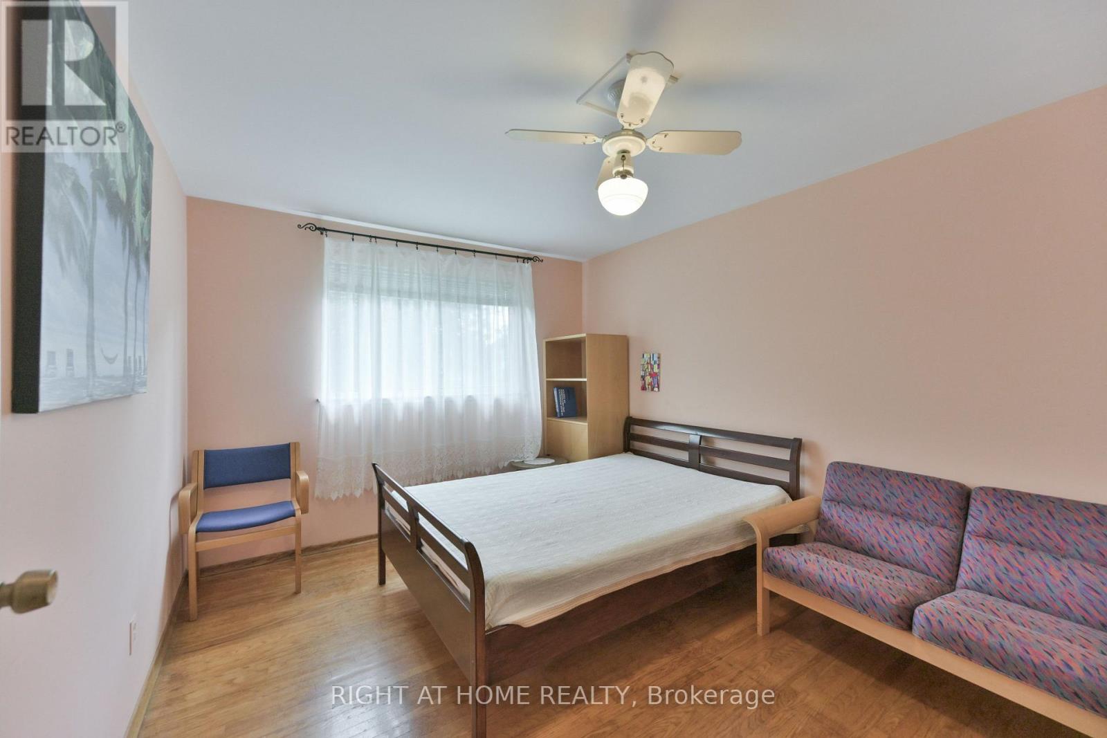1728 Pickmere Court, Mississauga (Applewood), Ontario  L4X 1Z4 - Photo 11 - W13619042