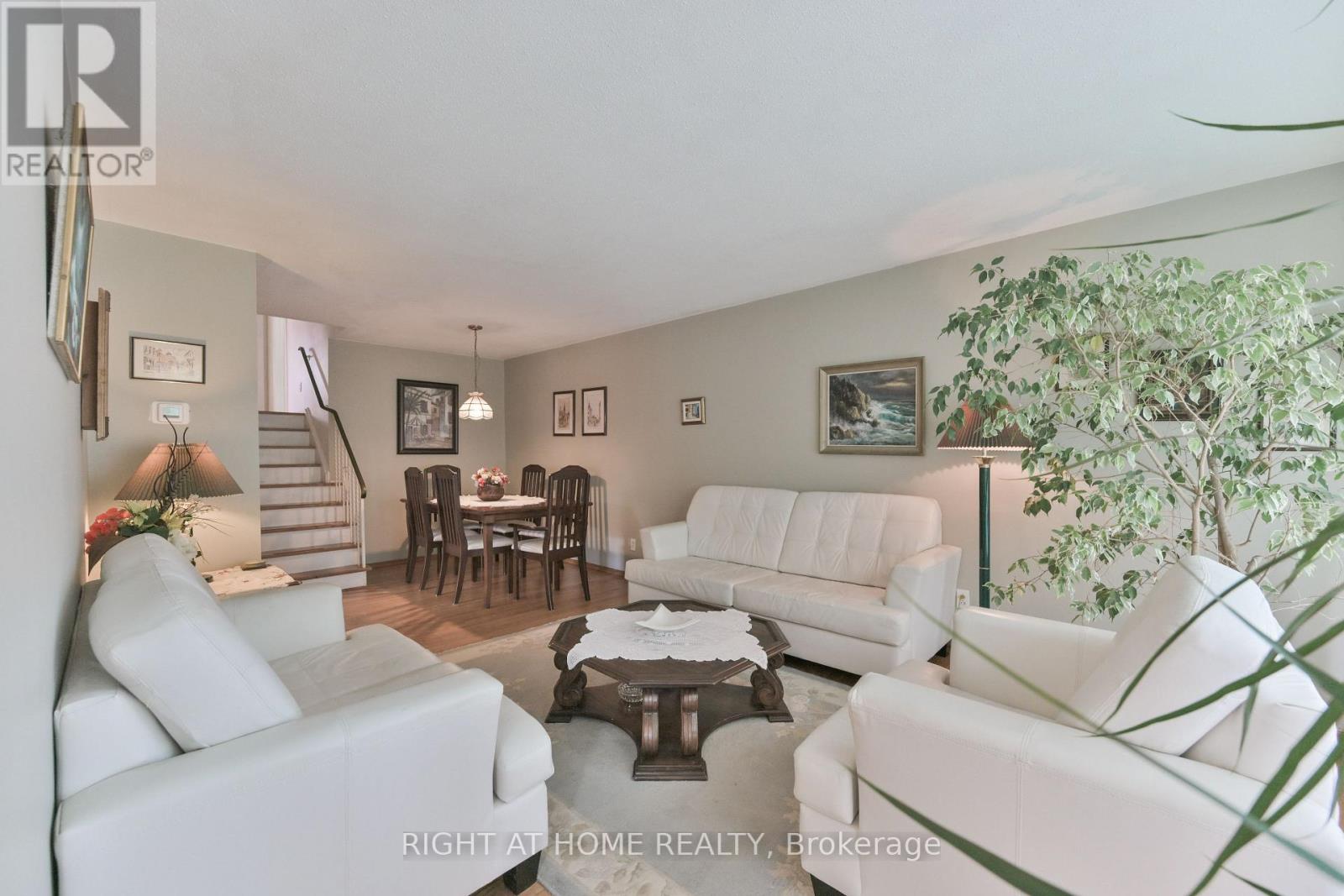 1728 Pickmere Court, Mississauga (Applewood), Ontario  L4X 1Z4 - Photo 4 - W13619042