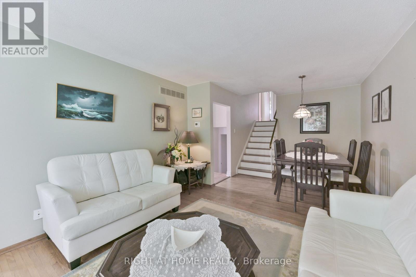 1728 Pickmere Court, Mississauga (Applewood), Ontario  L4X 1Z4 - Photo 5 - W13619042