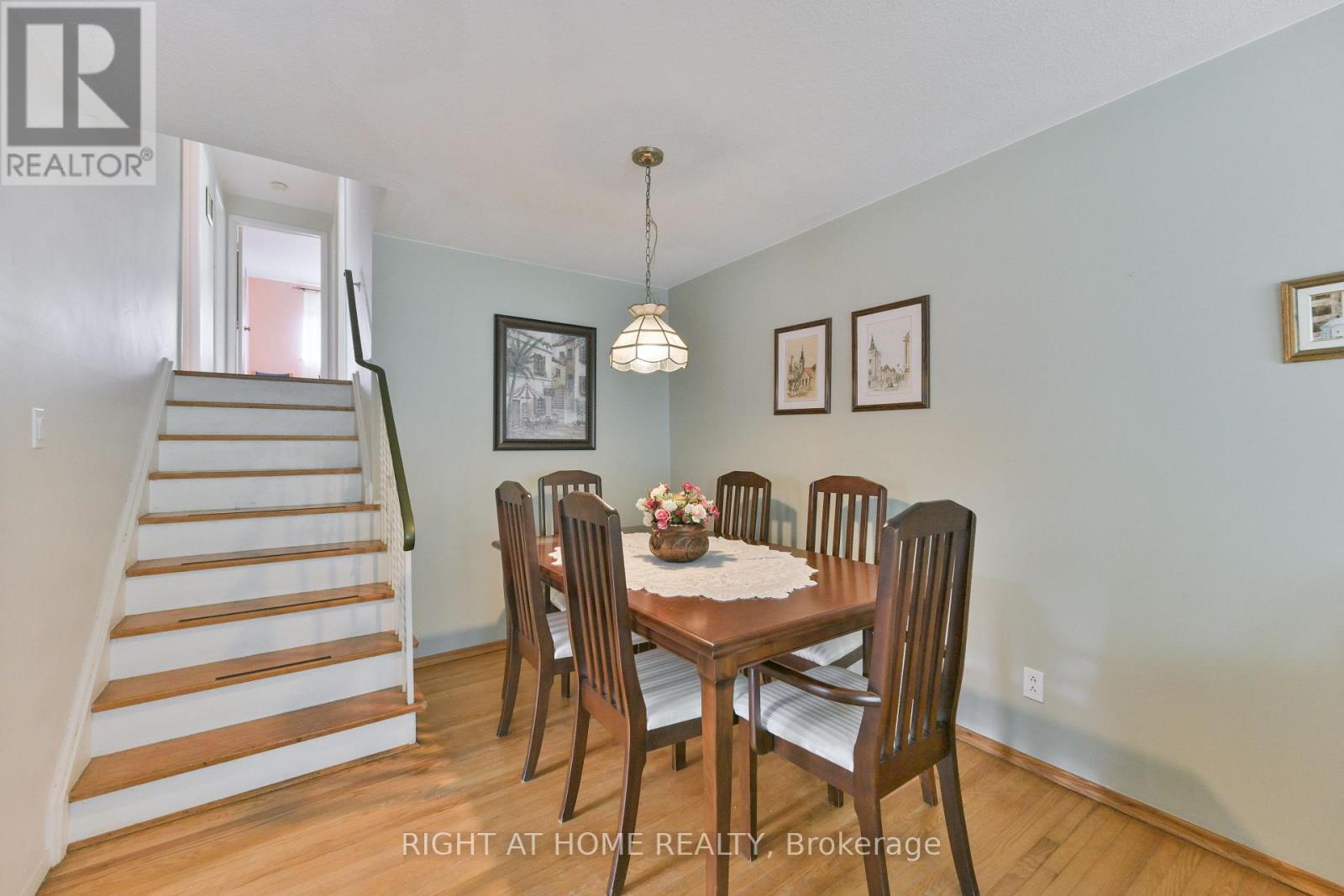 1728 Pickmere Court, Mississauga (Applewood), Ontario  L4X 1Z4 - Photo 6 - W13619042