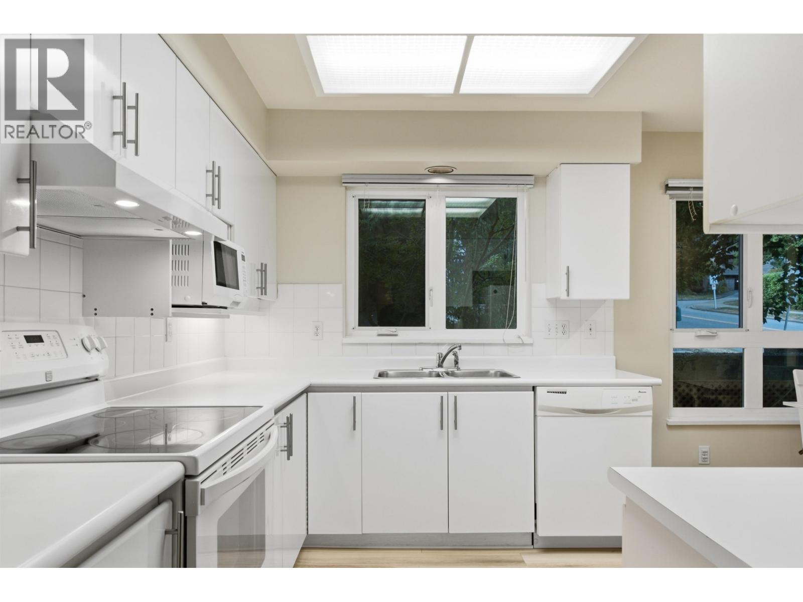 303 106 W Kings Road, North Vancouver, British Columbia  V7N 2L8 - Photo 5 - R3150253