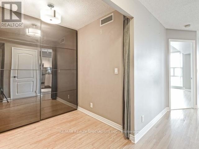 1801 - 1 Elm Drive, Mississauga, Ontario  L5B 4M1 - Photo 3 - W13619096